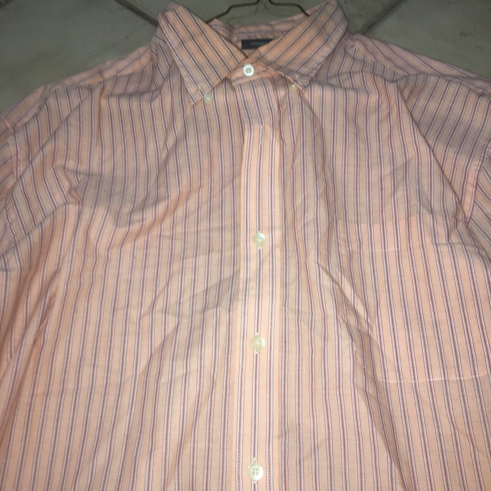 A Casual Long Collard Sleeve Shirt